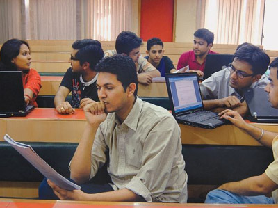 Students Discuss on SEO Topic